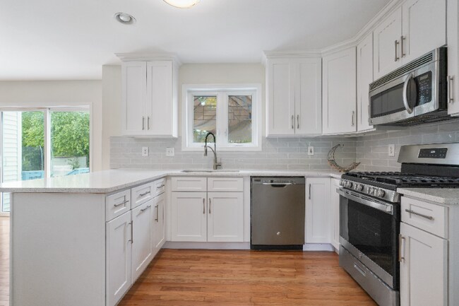 Building Photo - 13 Mallard Dr