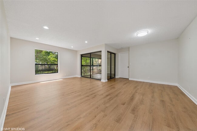 Foto del edificio - 3901 Cocoplum Cir