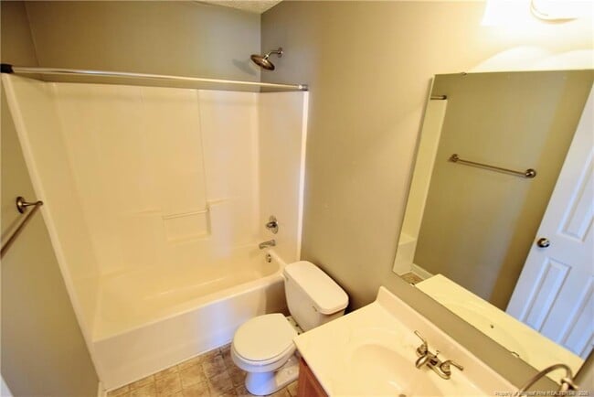 Building Photo - 3019 Burton Dr