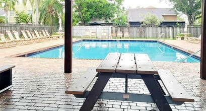 Building Photo - 15702 E Waterside Cir