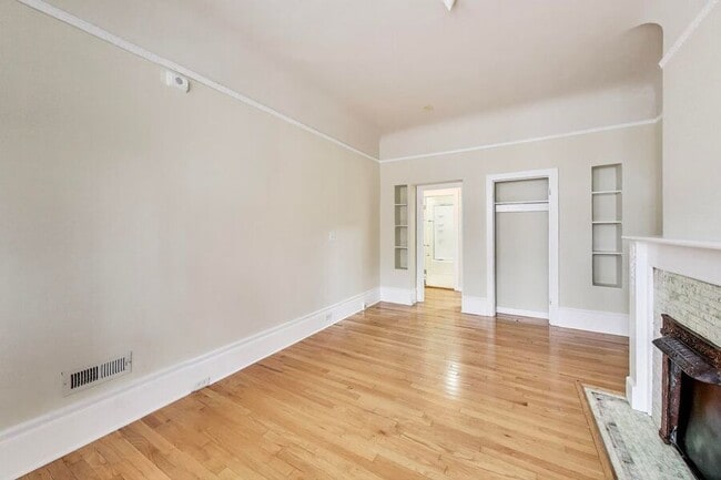 Building Photo - 528 Ashbury St