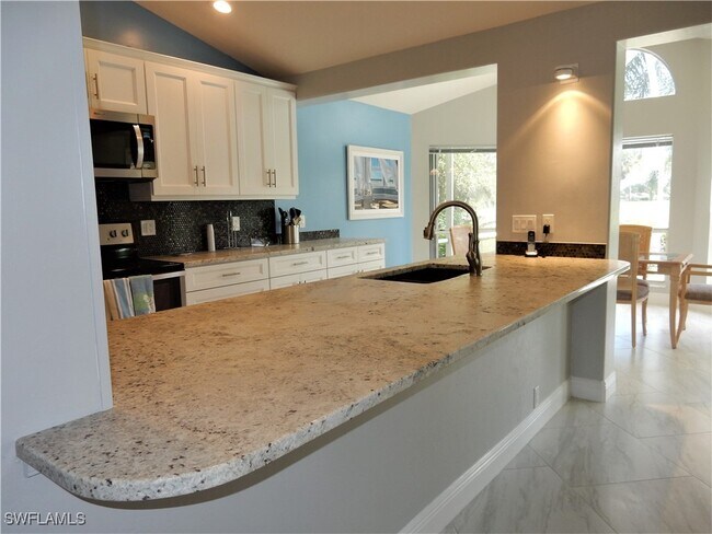 Foto del edificio - 13080 Bridgeford Ave