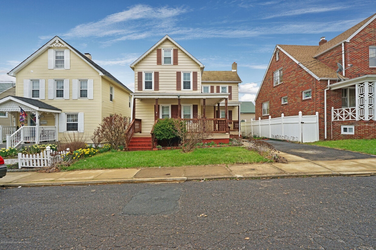 58 Smullen St, Sayreville, NJ 08872 Townhome Rentals in Sayreville NJ