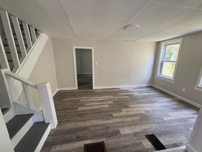 Building Photo - 517 Columbia Ave