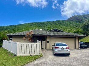 Building Photo - 1015 Maunanani St