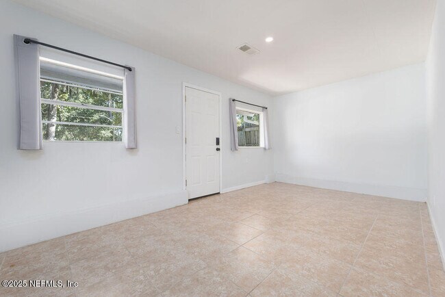 Foto del edificio - 4072 Spring Park Cir