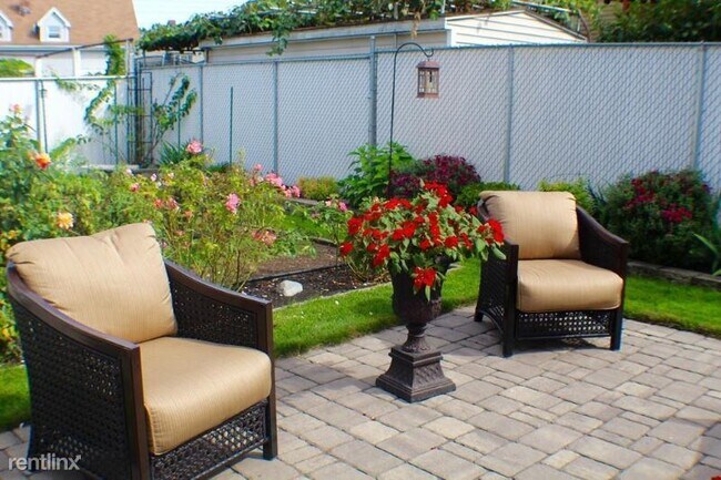 Foto del edificio - 3 br, 1.5 bath Townhome - 33 North Street