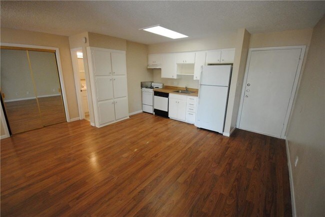 Foto del edificio - 1125 Hollow Creek Dr