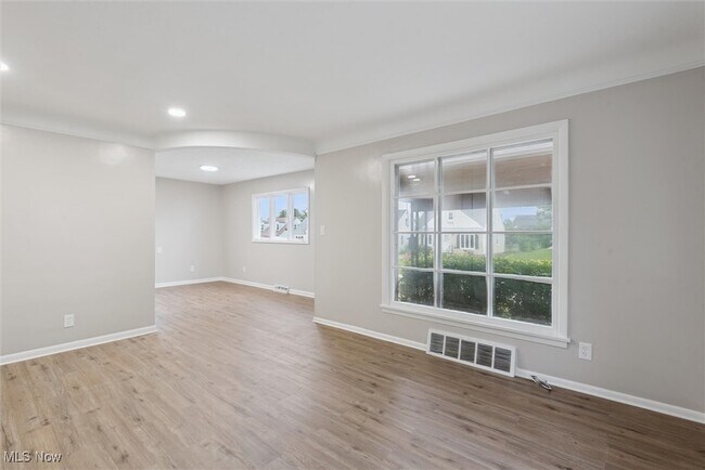 Foto del edificio - 14214 Reddington Ave