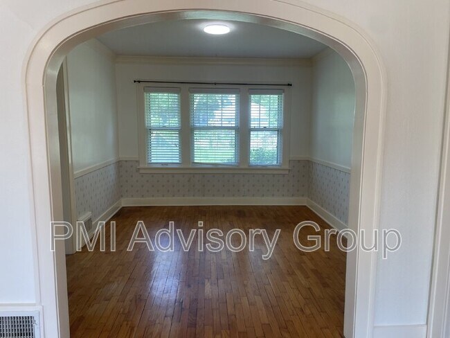 Building Photo - 2435 SW Bradbury Ave