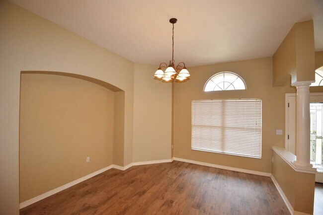 Foto del edificio - 2318 Longmore Cir