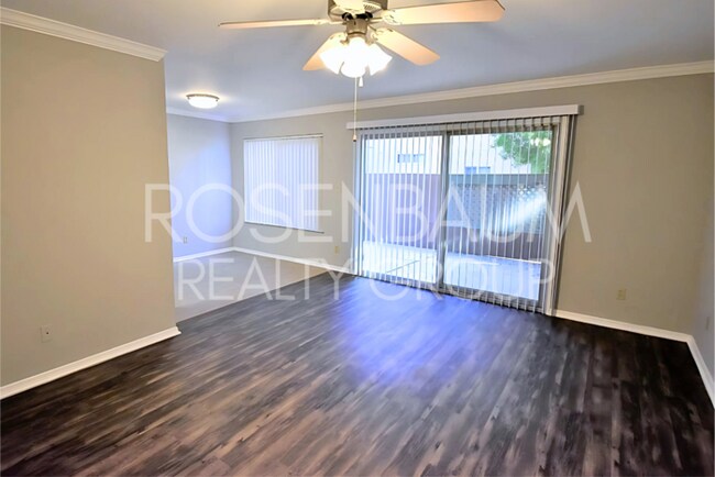 Foto del edificio - Beautiful 2-beds, 2-baths ground-level cor...