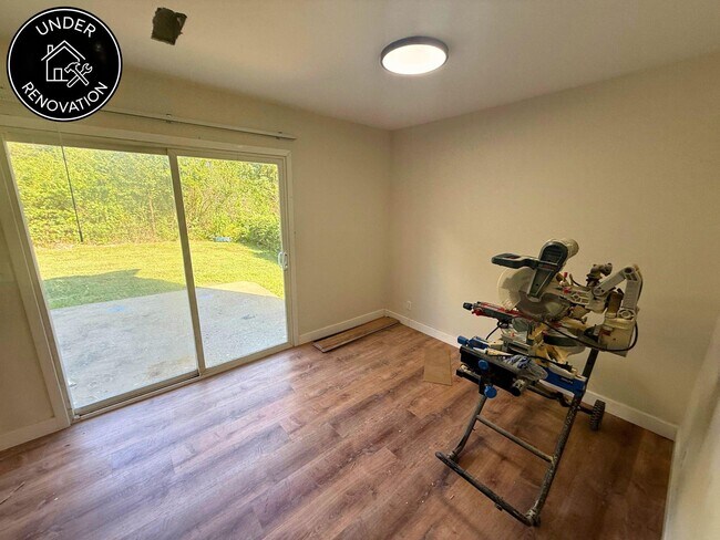 Building Photo - 7220 N Moberly Dr