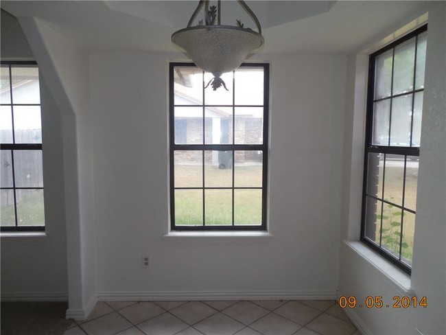 Building Photo - 4204 Shawn Dr