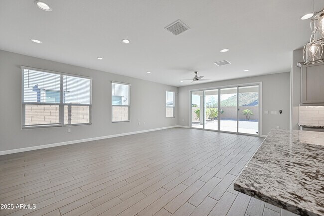 Foto del edificio - 1825 E Saguaro Park Ln