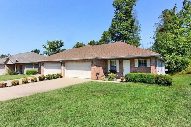 Building Photo - Travelers Way 2600/2602