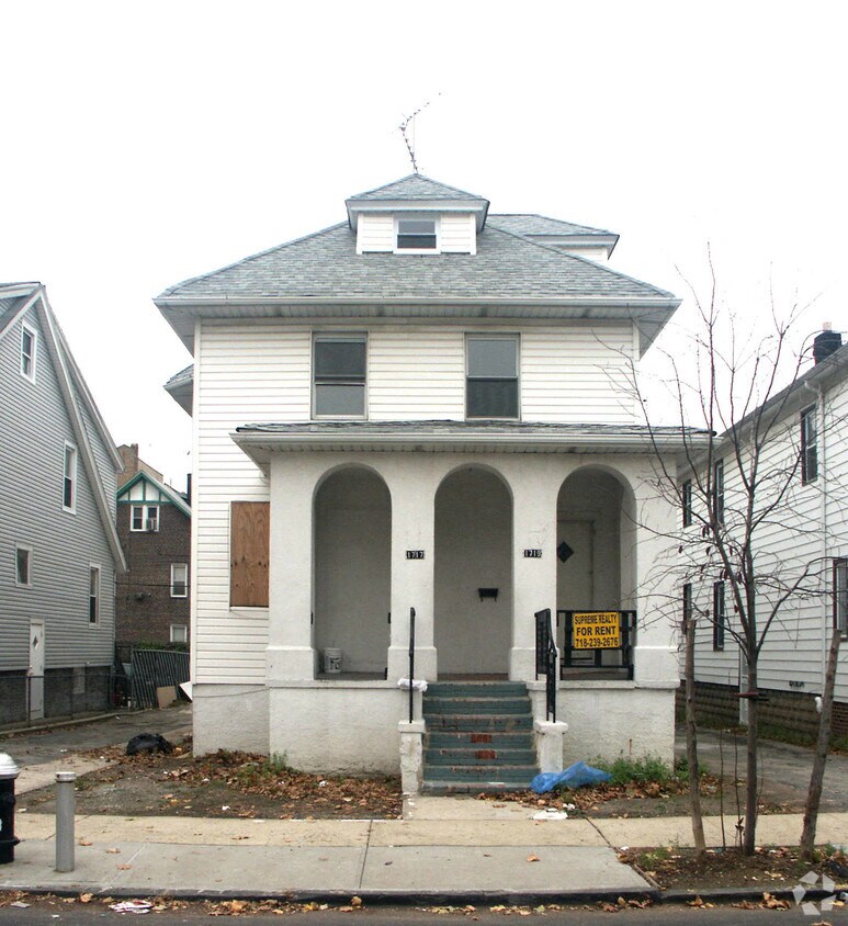 Primary Photo - 1719 Jarvis Ave