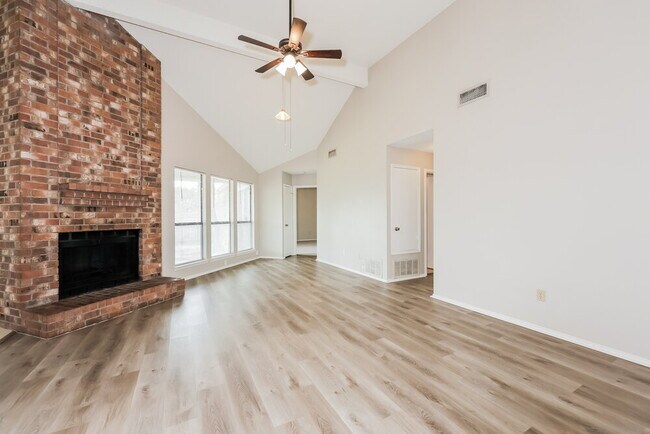 Foto del edificio - 6423 Woodstream Trail