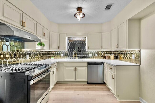 Building Photo - 5418 Borden Ave