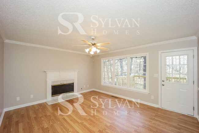 Building Photo - Stunning 4BR 2.5BA home