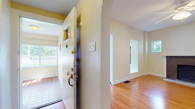 Foto del edificio - 7030 Clayton Rd