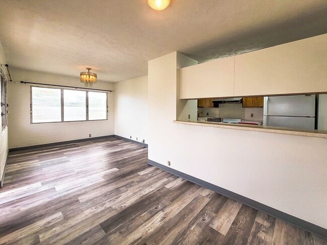 Building Photo - 1123