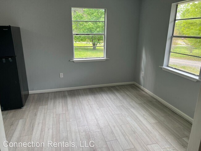 Building Photo - 3 br, 2 bath House - 1016 Davenport Rd.