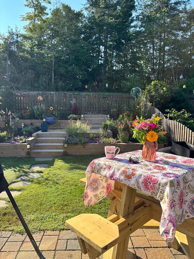 Foto del edificio - 3448 Foxglove Dr