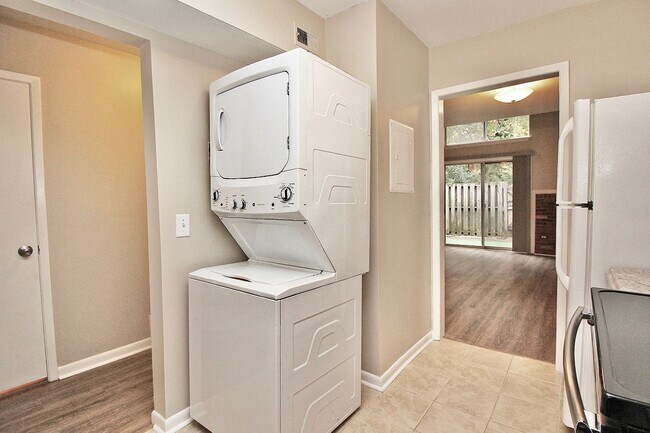 Foto del edificio - 3127 Heathstead Place