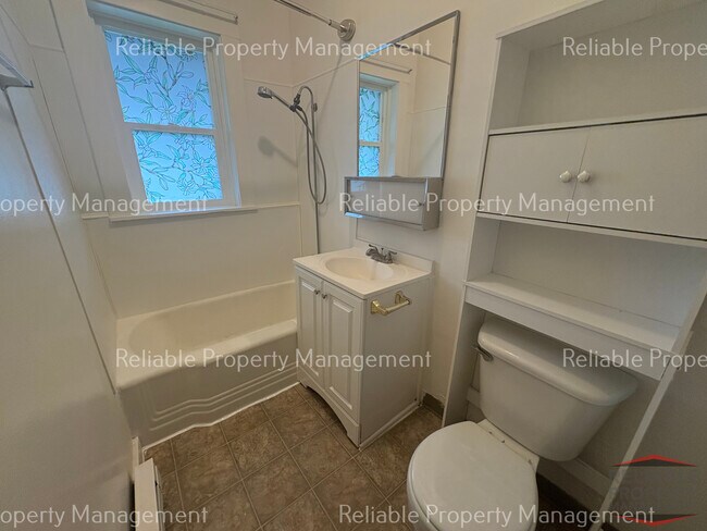 Foto del edificio - 124 N Corner St