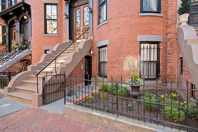 Building Photo - 120 Pembroke St