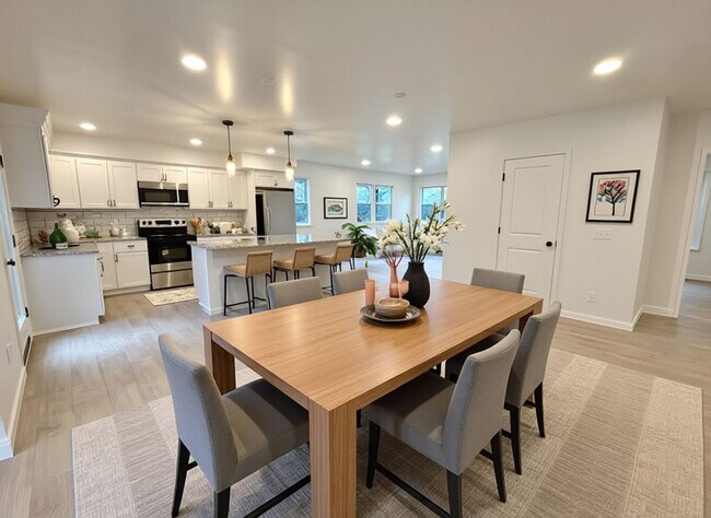 Foto del edificio - Newly Built 3 Bedroom 1.5 Bathroom Available in Spring Grove!