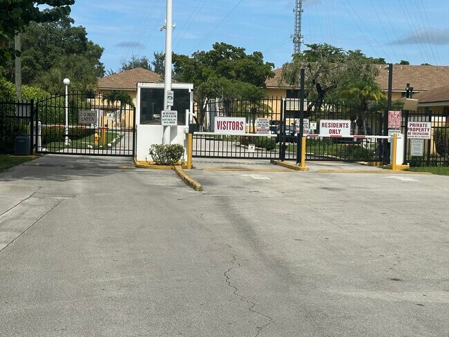 Foto del edificio - 410 NW 214th St