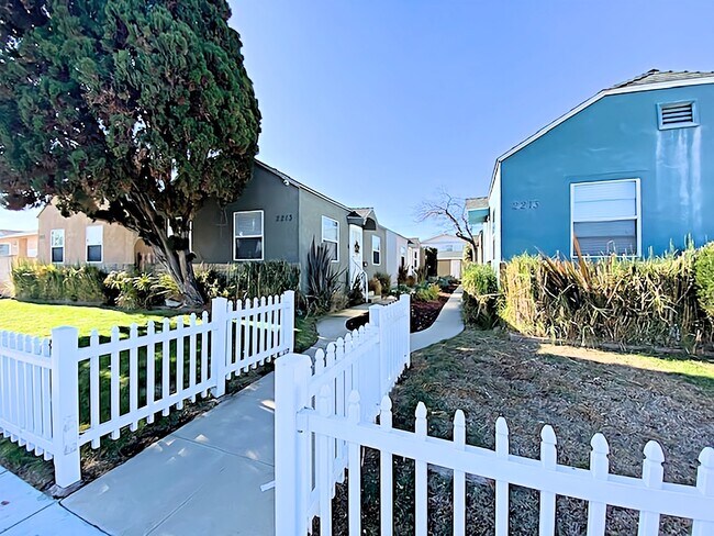 Building Photo - 2213 Cabrillo Ave