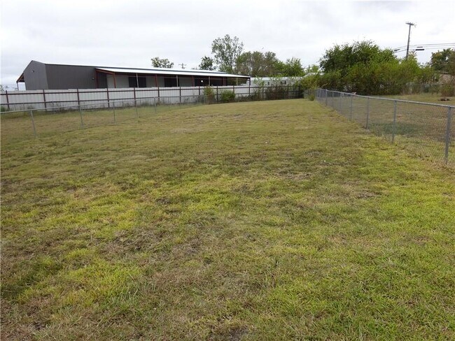 Building Photo - 202 Castellon Ct