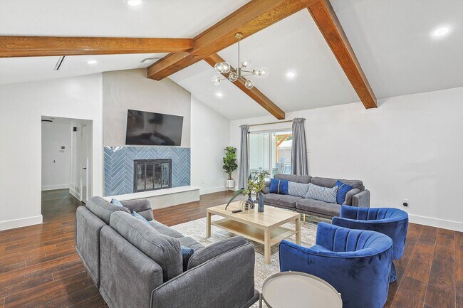 Foto del edificio - 1012 Cloverdale Ln