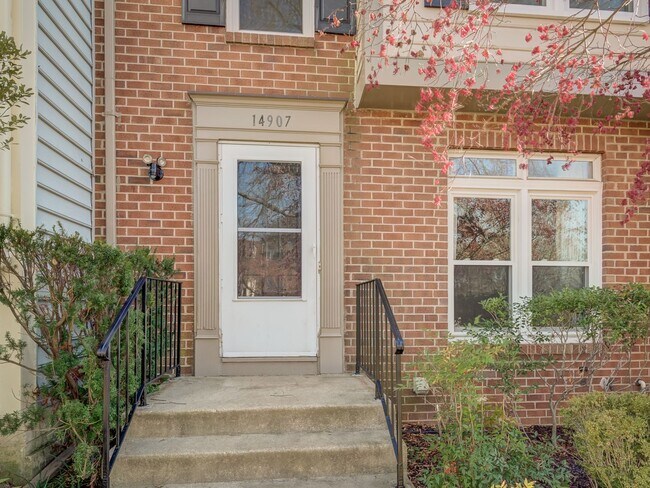 Foto del edificio - A Lovely Brick-Front Town House