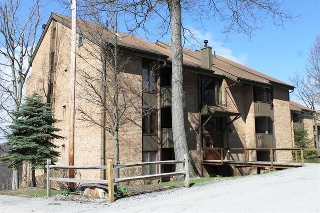 Building Photo - 3 Mountain Villas Dr
