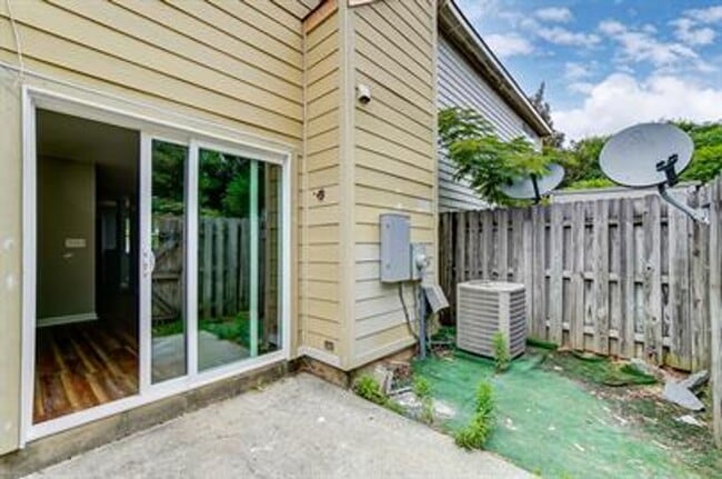 Building Photo - 3821 Mosscroft Ln