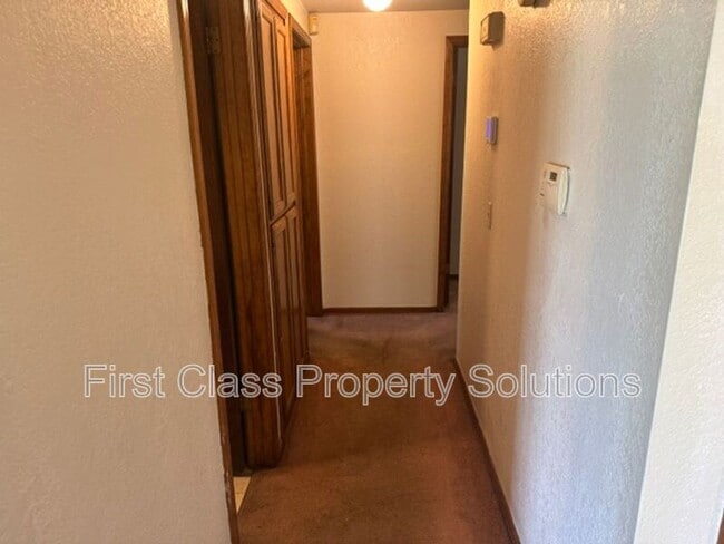 Foto del edificio - 8613 E Parkridge Dr
