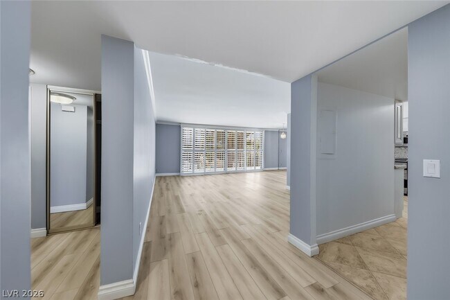 Foto del edificio - 205 E Harmon Ave