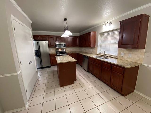 Building Photo - 18320 Chestnut Oak Dr