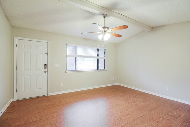 Foto del edificio - 8442 Finwood Ave