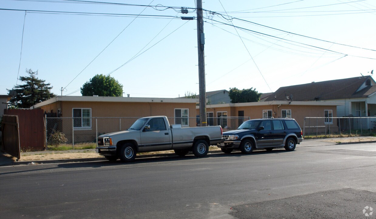 Primary Photo - 1404-1412 Garvin Ave