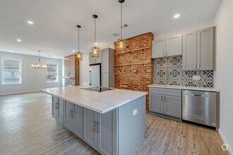 Building Photo - 5551 Columbo St