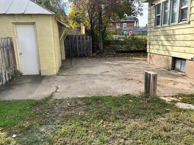 Building Photo - 3580 Van Buren Ave