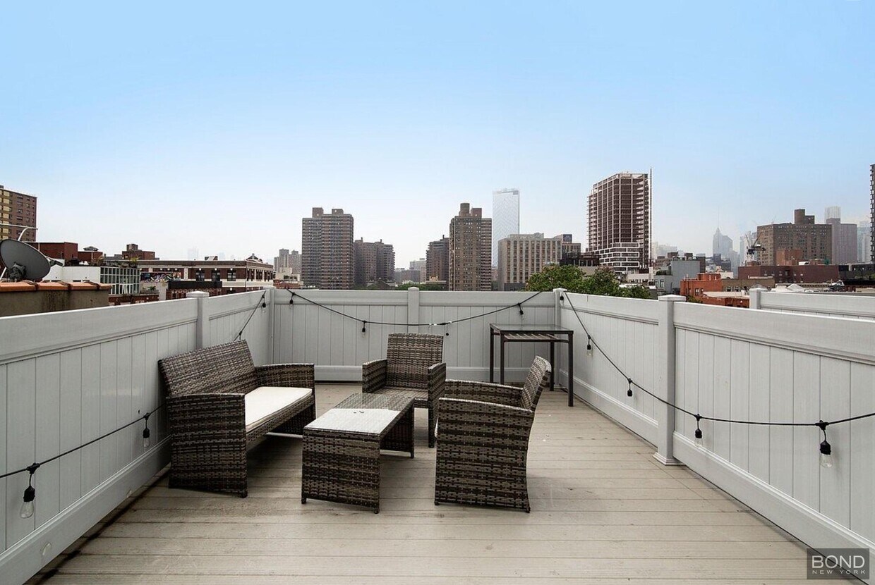Foto principal - 309 E 8th St