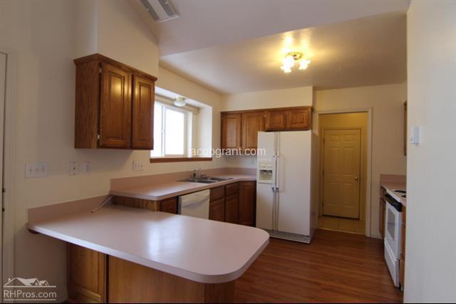 Building Photo - 1095 N Skyline Dr