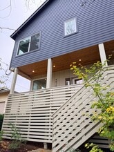 Building Photo - 4810 SE Franklin St