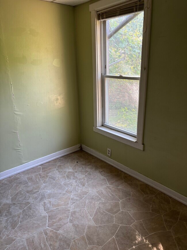 Foto del edificio - 2823 E 77th St